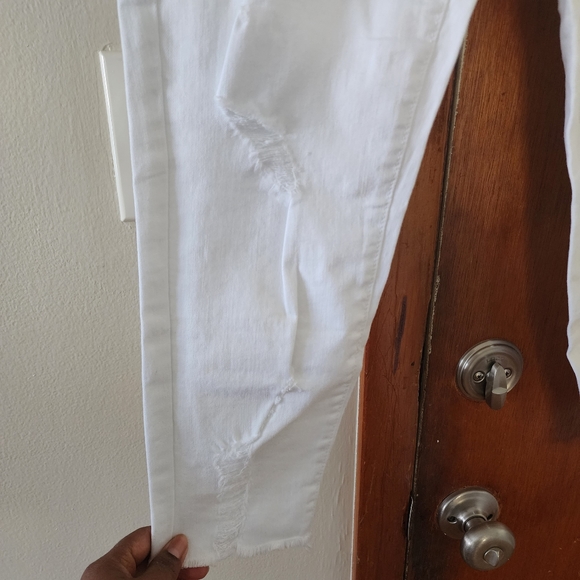 White distressed capris - Picture 5 of 5